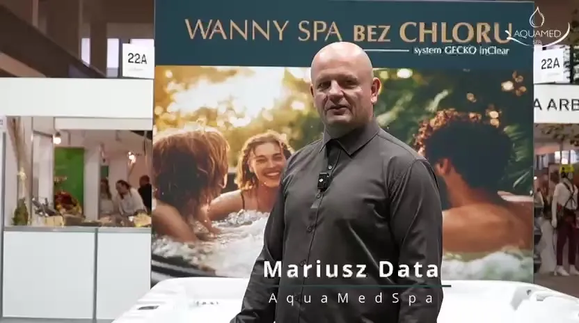 Mariusz Data opowiada na naszym stoisku o wannach SPA bez chloru z systemem Gecko InClear.