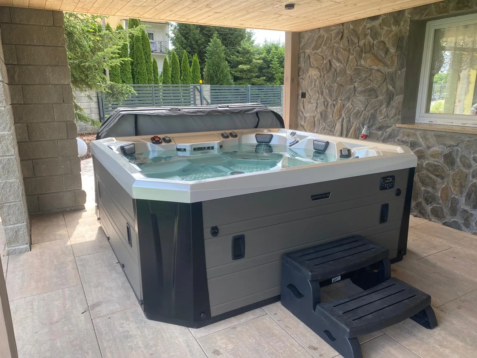 Hydroterapia w jacuzzi Marquis – Rewolucyjny sposób na regenerację i zdrowie