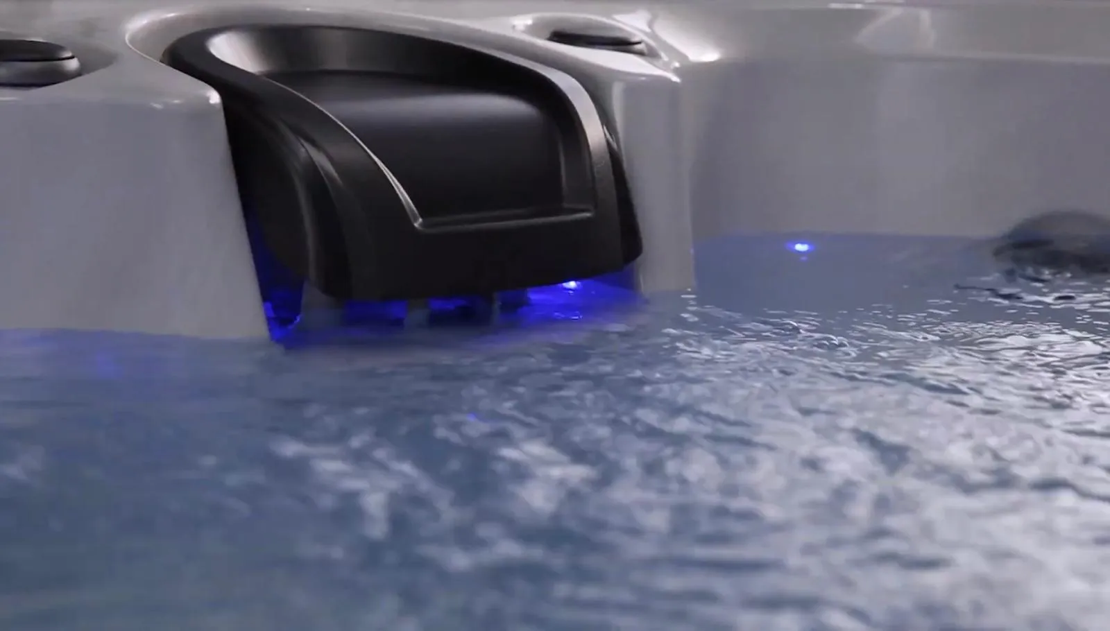 Zagłówek i siedzisko w jacuzzi z podświetleniem LED